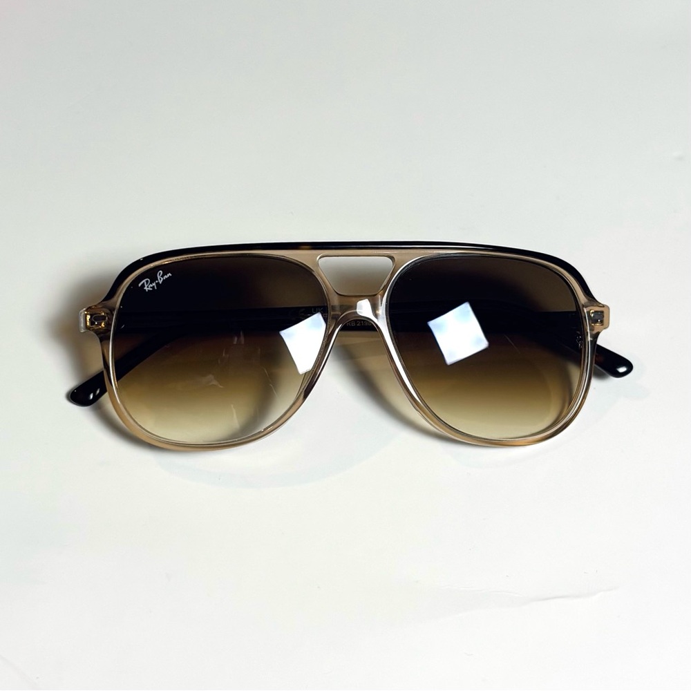 Ray-Ban Bill Polished Havana On Transparent Brown
Light Brown Gradient 80s Inspo - Picture 3 of 11